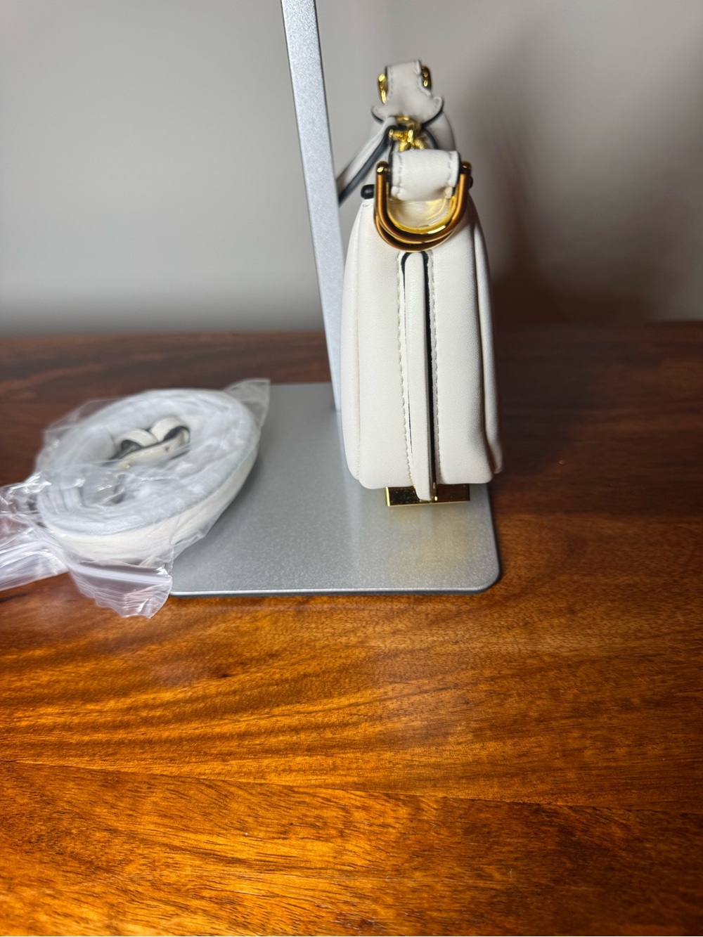 White Leather Mini Bag; No Brand - Picture 3 of 8